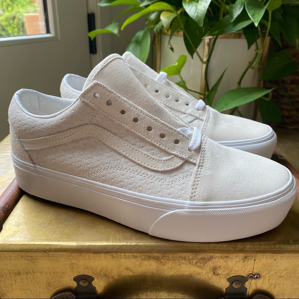 Vans suede marshmallow skater shoes sneakers 8 Womans